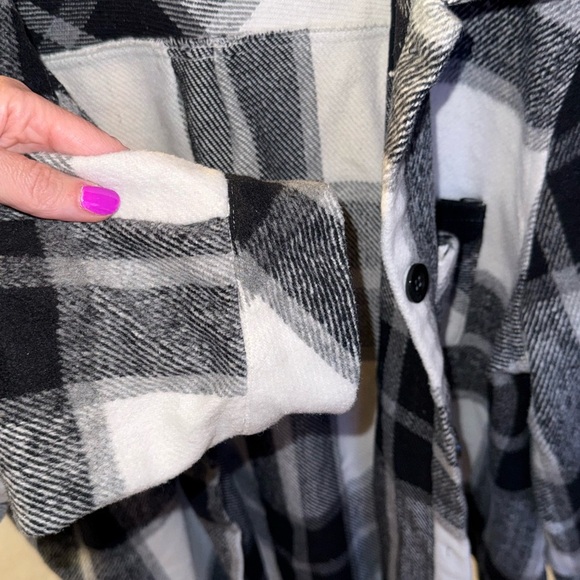 🖤1 Clique Black and Grey Plaid Shacket - Size 1X 🖤 - Picture 6 of 11